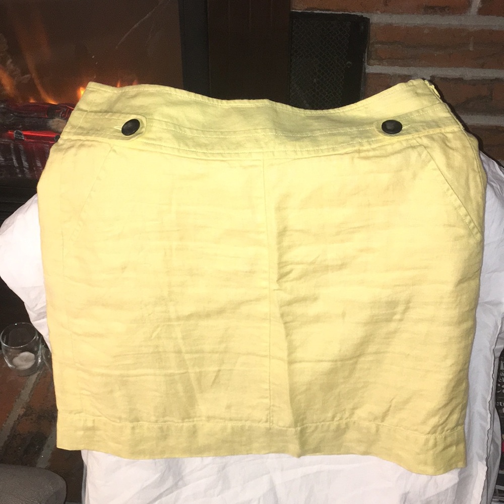 Banana Republic size 4 skirt, 100% linen, lined .